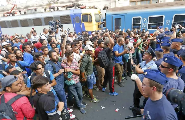 

Na Madžarsko je samo v avgustu pripotovalo 50.000 migrantov, večinoma iz Sirije, Iraka in Afganistana. Večina jih želi 
pot nadaljevati v Nemčijo.