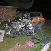 Silovito trčil v hi&scaron;o, nato pa pe&scaron; zbežal
