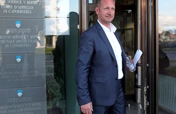 Koprsko tožilstvo je v primeru  menjave parcel z Istrabenzom 
odstopilo od pregona proti Borisu Popoviču in ostalim. 