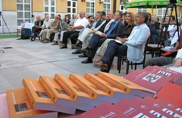 Na vileniških dogodkih ni veliko domačinov. Malo so za to 
“krivi” ljubljanski organizatorji, malo pa tudi Kraševci sami.