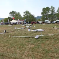 Na modelarskem poligonu v Vipavi so tekmovali piloti iz 
osmih držav. 