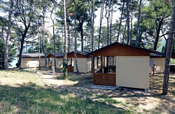 Na Debelem rtiču bi nastanili najbolj ranljive skupine beguncev. V bungalovih je prostora za približno 120 ljudi.