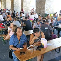 ... bližnja Taverna pa tistega dne največja koprska jedilnica.