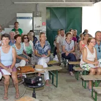 Obiskovalci so z zanimanjem prisluhnili predavanju dr. Dunje Bandelj 
Mavsar z Inštituta za sredozemsko kmetijstvo in oljkarstvo ZRS  UP 