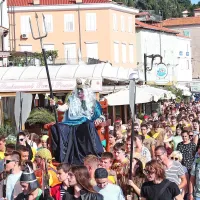 Zvestobo Neptunu je priseglo toliko dijakov kot že dolgo ne