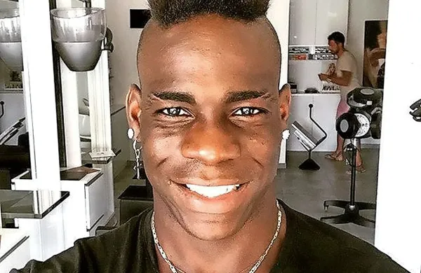 Balotelli zaradi prehitre vožnje ostal brez  vozni&scaron;kega dovoljenja
