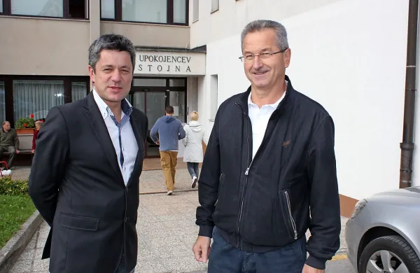 Igor Marentič (levo) in Branko Milharčič sta bila tekmeca v prvem krogu županskih volitev  v 
Postojni, po Marentičevi zmagi  je Milharčiču pripadlo podžupansko mesto, ki pa ga zdaj 
zapušča. 