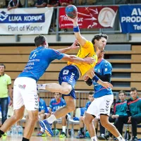 Premiera se je iz&scaron;la po načrtih rumeno-modrih