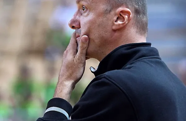 Selektor Jure Zdovc večkrat kaže zaskrbljen obraz kot pa 
zadovoljnega.