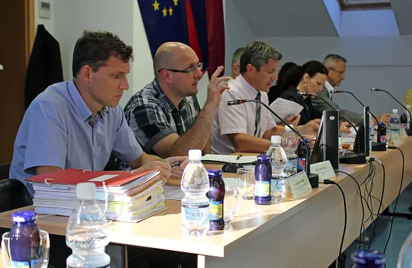 Postojnski svetniki še niso prišli do odločitve glede poplačila 
anuitete posojila za nakup delnic v Postojnski jami.