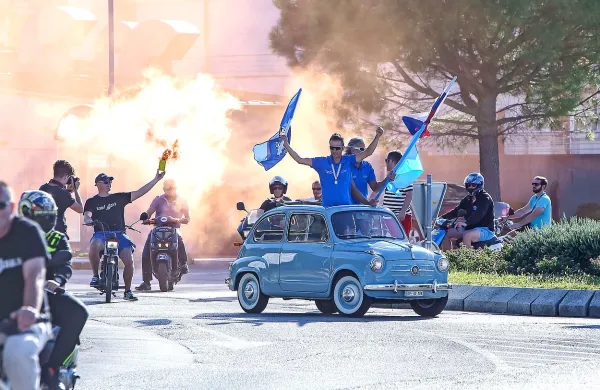 Tako je, ko se v Izolo vrne dobitnik svetovne kolajne. 