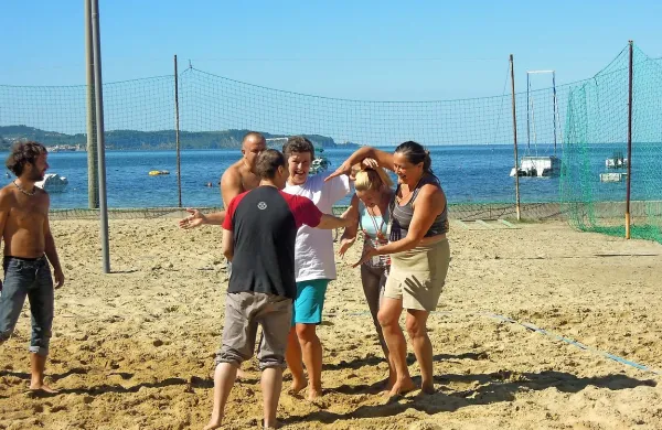 V igranju odbojke na mivki je blestela ekipa treh strokovnih 
delavk, Darije Zver, Mojce Klun in Ingrid Ličen.
