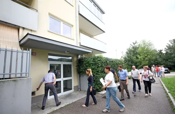 Čeprav to ni ne ekonomično ne racionalno, se bo, kot kaže, 
izvedenski pregled ponovil tudi na ostalih blokih v soseski 
pod Ronketom. 