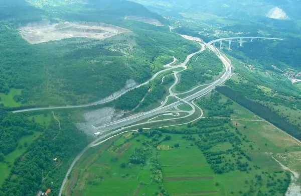 Črnokalski ovinki so za motoriste pogost izziv, številni pa 
pošteno pretiravajo s hitrostjo.