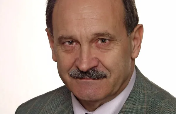Svet Onkološkega inštituta (OI) je na današnji seji sprejel 
sklep o razrešitvi generalnega direktorja inštituta Janeza 
Remškarja.