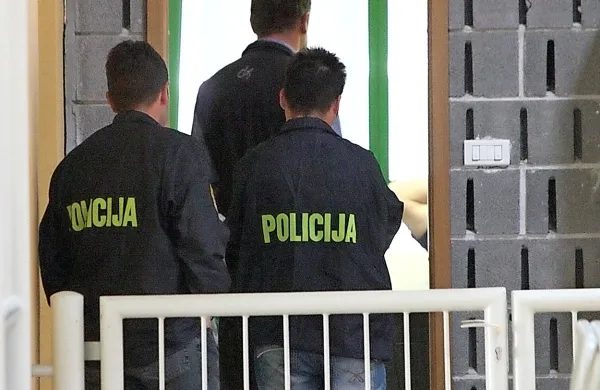 Koprski kriminalisti so pod drobnogled vzeli dogajanje ob 
obnovi koprskega nogometnega stadiona. 