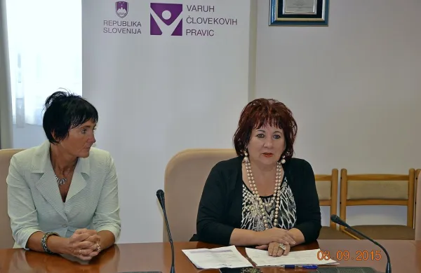 Varuhinja človekovih pravic Vlasta Nussdorfer (desno) s 
hrpeljsko-kozinsko županjo Sašo Likavec Svetelšek.

