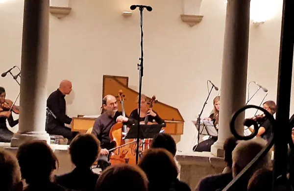 Zvezda sklepnega koncerta je bil izjemni francoski violončelist Christophe Coin.