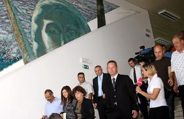 Pred natanko osmimi leti je senat koprskega okrožnega 
sodišča  Borisa Popoviča, njegovo  ženo in sestro oprostil 
obtožb. 