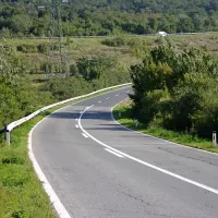 Razpotegnjen ovinek pod avtocesto pri Petrinjah je v sredo 
zvečer terjal življenje češkega motorista.