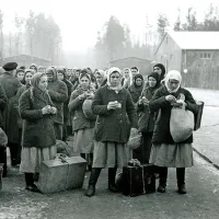    Na prisilno delo v Nemčiji so morale tudi številne ženske. Večinoma so delale kot hišne pomočnice v bogatih 
nemških družinah.