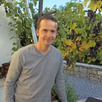 Dr. Klemen Rebolj opozarja, naj prisluhnemo svojemu telesu.

