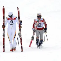 Bojan Križaj (desno) v opravi s svoje zadnje tekme in Ingemar 
Stenmark, v katerega se je preoblekel Sandi Murovec.