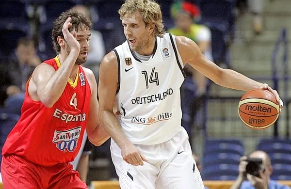 V četrtek smo spremljali zadnji reprezentančni dvoboj Dirka 
Nowitzkega (desno) in Paua Gasola. 