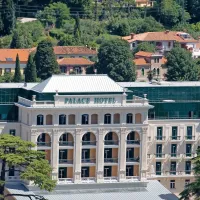 Za Kempinski Palace naj bi novi lastnik neuradno odštel 23 
milijonov evrov.

