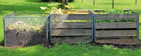 Kompostnik naj bo, če je le mogoče, nekaj metrov odmaknjen od vrta