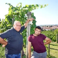 Edi in Kristian Keber iz Ceglega na italijanski strani Brd.