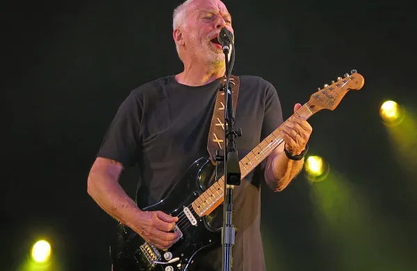 David Gilmour je v puljski areni navdušil s klasikami Pink 
Floydov in svojimi novimi pesmimi. 