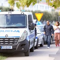 V sumljivem paketu  s srčki sumljivi  rastlinski delci (foto)
