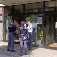 V sumljivem paketu  s srčki sumljivi  rastlinski delci (foto)