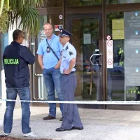 V sumljivem paketu  s srčki sumljivi  rastlinski delci (foto)