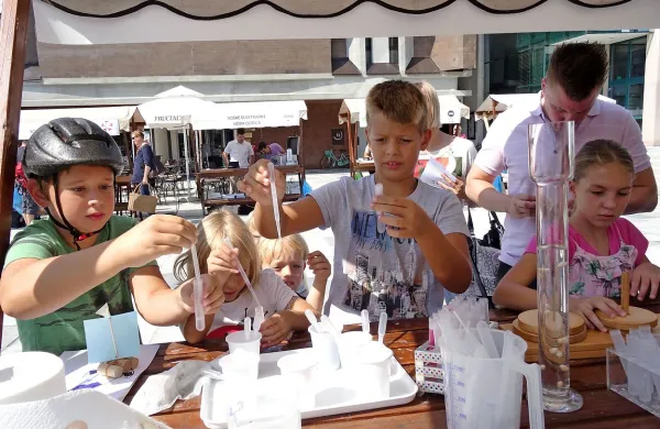 Tako rastejo bodoči znanstveniki ...

