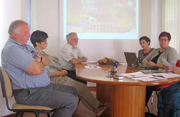 Bojan Sever, Ivana Leskovec, Silvester Gaberšček, Martina Pišljar Pelhan in Tatjana 
Dizdarević (z leve) so predstavili obnovo topilnice.