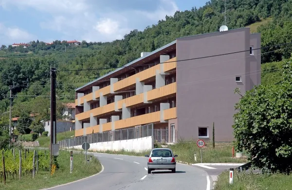 Dom za starejše v Podsabotinu je za stanovalce postal 
cenovno bolj prijazen. In to zato, ker ni več v zasebni lasti.  