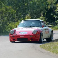 Dirka je postregla z nekaj atraktivnimi oldtimerji, kot je tale 
Porsche 911 Carrera, ki je imel že pred 40 leti 210 “konjev”.
