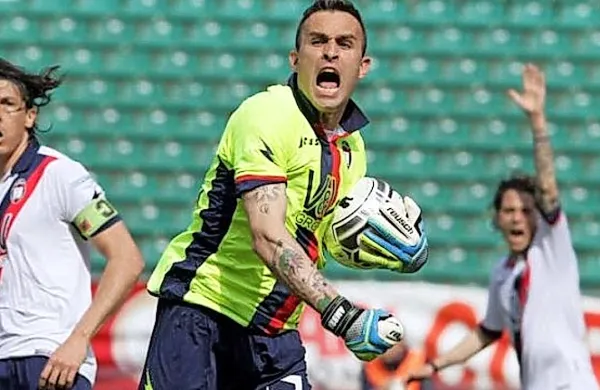 Alex Cordaz brani za Crotone v serie B.