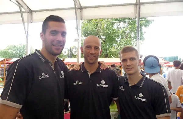 Primorski udeleženci eurobasketa (z leve) Mitja Nikolić, 
Nebojša Joksimović in Luka Rupnik   