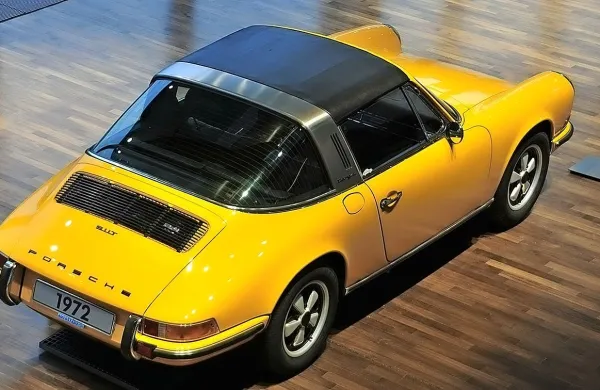 Pisani porsche, ki ga je  vozila slavna ameriška pevka   Janis 
Joplin,  bodo decembra prodajali na dražbi.