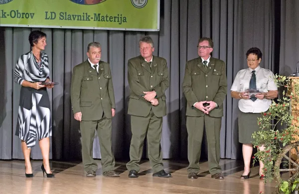 Županja Saša Svetelšek Likavec je čestitala predsednikom LD (z leve): Vinku 
Kljunu, Bojanu Renku in Viljanu Sluga.