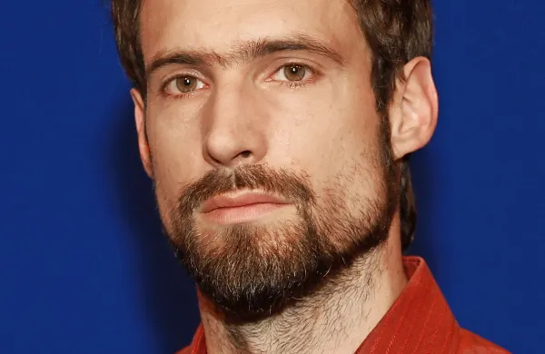 Erik Valenčič: “Manj kot bodo ljudje razumeli, kaj 
se pravzaprav dogaja na Bližnjem vzhodu  in 
kolikšna je odgovornost velesil za to, več bo pri nas 
strahu, sovraštva, ksenofobije in fašizma.” 