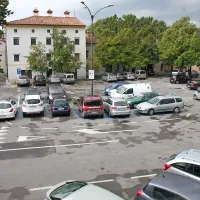 Iniciativa, ki je proti zapori Lavričevega trga, in župan ostajata vsak na svojem bregu.  