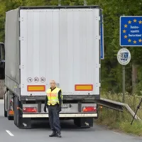 Po Nemčiji so mejne nadzore začeli izvajati tudi avstrijski 
mejni organi.