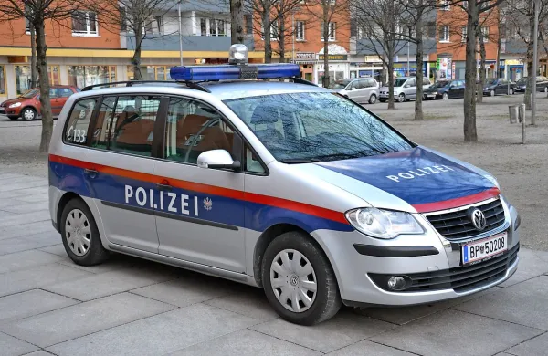 Avstrija s polnočjo uvaja nadzor na mejah, tudi s Slovenijo
