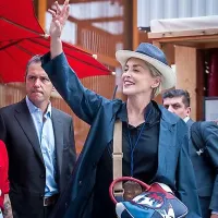 Igralka je obiskala razstavni prostor Save The Children.