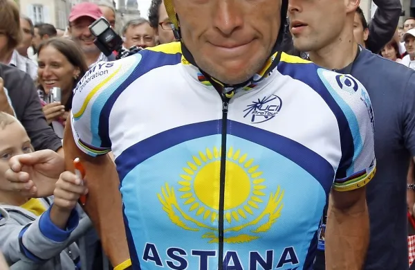 Na filmska platna prihaja film o padlem šampionu Lanceu 
Armstrongu, ameriškega kolesarja pa je upodobil Ben Foster, 
ki je vlogo o dopinškem kršitelju vzel nekoliko preveč 
resno.
