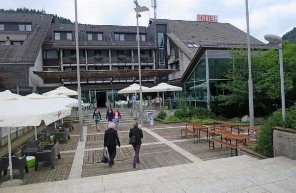 Certa in nadzorniki že osem let neuspešno iščejo zdravilo za 
Hotel Cerkno, ki je skupaj s Smučarskim centrom v izgubah.